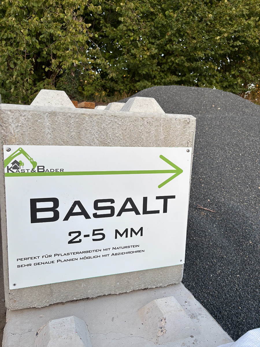 Basalt 2-5 mm auf dem Lagerplatz Bellenberg