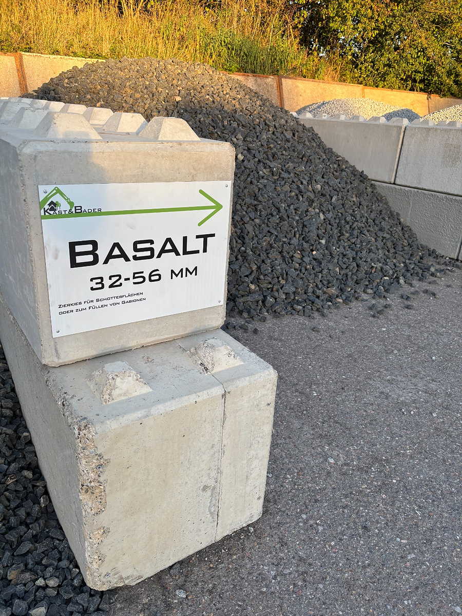 Basalt 32-56 mm auf dem Lagerplatz Bellenberg