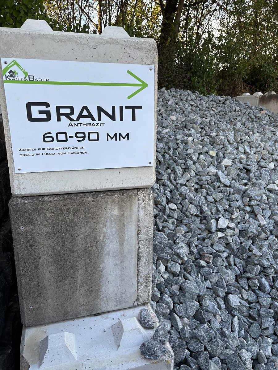 Granit Anthrazit 60-90 mm auf dem Lagerplatz Bellenberg