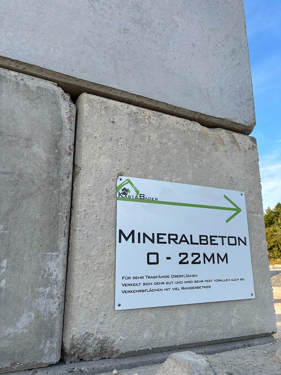 Mineralbeton 0-22 mm auf dem Lagerplatz Bellenberg