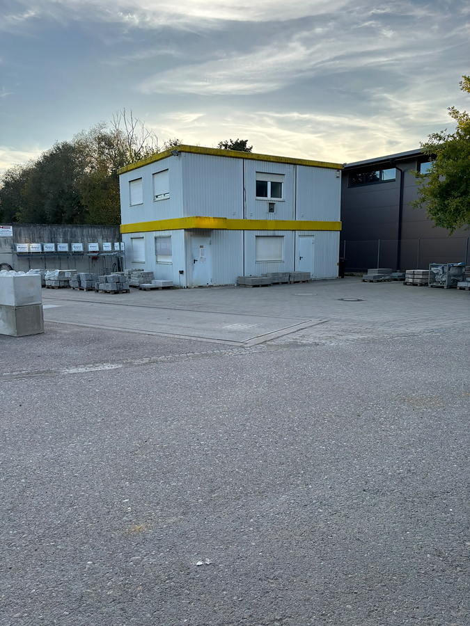 B&uuml;romodul und Materiallager auf dem Betriebshof